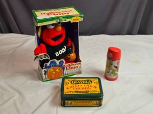 lot 164 image: Sesame Street Halloween Elmo & Crayola Tin & Pokemon Cup