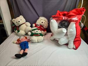 lot 225 image: Lawn Bowling Set, Christmas Plus Bears