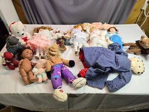 lot 226 image: Large Lot of Misc. Dolls and Plush Toys