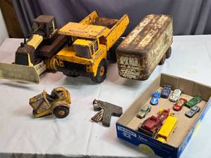 lot 236 image: Vintage Tonka Toys, Cap Gun, Cars and More