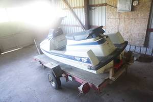 lot 4 image: 1990 Kawasaki TS650 Jet Ski With Trailer