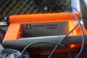 lot 11 image: Metrotech Model 9890XT Electronic Utility ServicePower Line Locator With StorageCarry Case