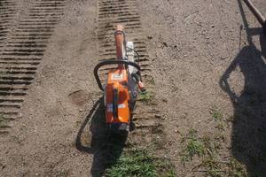 lot 13 image: Stihl Model T4000 Gas Powered Chop Saw