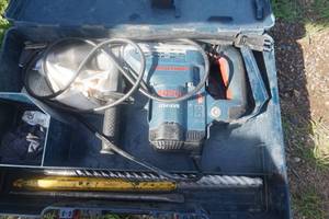 lot 15 image: Bosch Model 11241EVS Boschhammer Electric Hammer Drill With Case