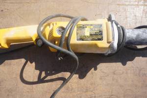 lot 39 image: DeWalt Model DW888 2 Die Grinder