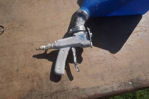 lot 47 image: Sharp Shooter Pneumatic Sheet Rock Texture Gun and Canister