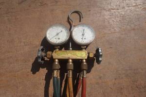 lot 48 image: Air Conditioning Test Gauges
