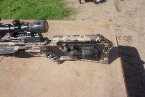 lot 49 image: Ten Point Wicked Ridge Invader 4 Cross Bow Package