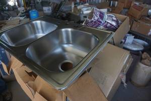 lot 72 image: Glacier Bay Double Bowl Stainless Steel Kitchen Sink