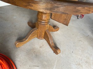 lot 134 image: Oak Pedestal Dining Table