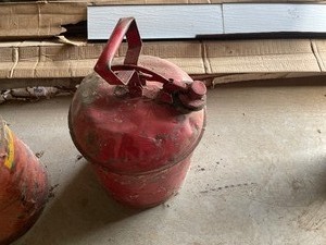 lot 138 image: 2 - Vintage Metal Gas Cans