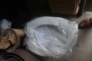 lot 200 image: Replacement Toilet Set