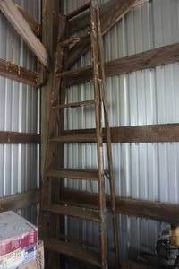 lot 212 image: 10 Wood Step Ladder