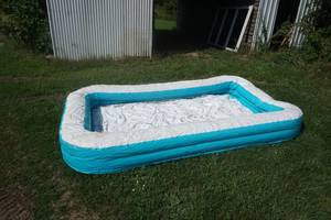 lot 290 image: Large Inflatable Swimming Pool