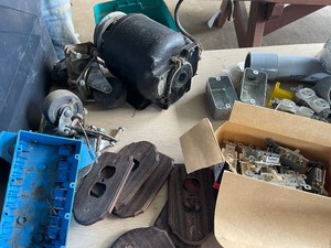 lot 258 image: Large lot of Electrical Components