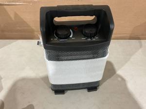 lot 306 image: Hyper Tough New 1500W Heavy Duty Utility Heater