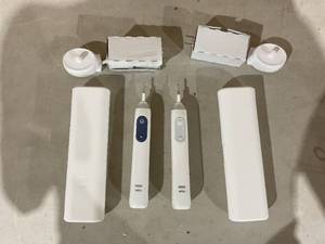 lot 310 image: Oral-B Smart Clean 360 Rechargeable Electric Toothbrush, 2-pack (BRUSHES MISSING)