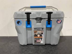 lot 407 image: Lifetime 28-Quart High-Performance Polyethylene Cooler