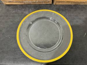 lot 421 image: 60PCS Plastic Dinner Plates Disposable