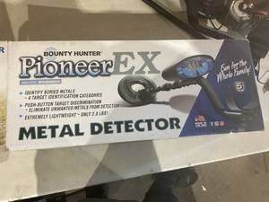 lot 333 image: Bounty Hunter QSI Quick Silver Metal Detector, Black