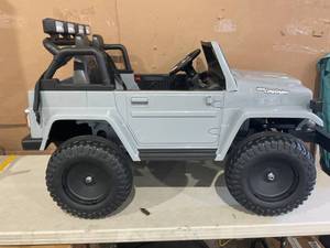 lot 339 image: Joywhale 24V 2 Seater Kids Ride on Truck Licensed Toyota Land Cruiser