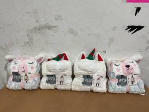 lot 105 image: LOT OF 4 Members Mark-Cozy Critter Wrap, 43 x 81