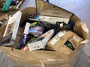 lot 464 image: Wholesale Pallet of Assorted Miscellaneous Items