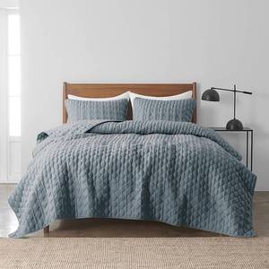 lot 315 image: Blue Oversized California Cal King Size Quil, 116x106