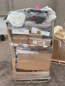 lot 700 image: Wholesale Pallet of Assorted Miscellaneous Items