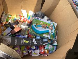lot 701 image: Wholesale Pallet of Assorted Miscellaneous Items