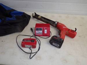 Milwaukee Power Caulking Gun