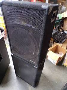 DJ Equipment 2 Speakers