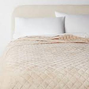 lot 23 image: Luxe Diamond Stitch Velvet Quilt - Threshold-FullQueen-Khaki