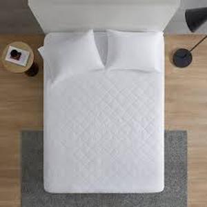 lot 31 image: All Natural Cotton Percale Quilted Mattress Pad White-King