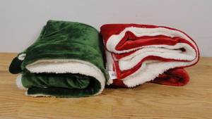 lot 4 image: Set of 2 Faux Fur Plus Throw Blankets