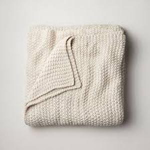 lot 43 image: Chunky Knit Bed Blanket - Casaluna-FullQueen-Natural