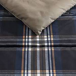 lot 44 image: Wrangler City Flats Plaid Comforter-TwinTwin Etra Large-Blue