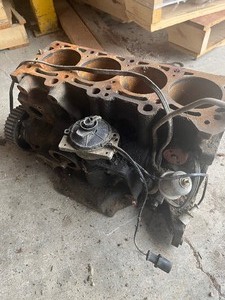 lot 50 image: 4cyl Engine Block