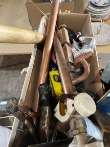 lot 60 image: Box of tools
