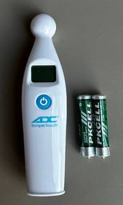 lot 36 image: Temple Touch Thermometer comes with batteries