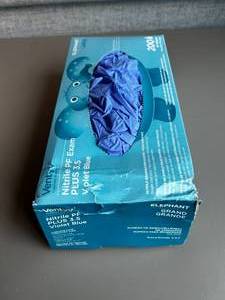 lot 60 image: Ventyv Nitrile PF Exam PLUS 3.5 Violet Blue Gloves Large