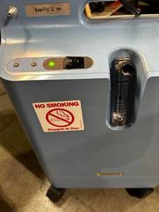 lot 4 image: Philips Respironics EverFlo Q Oxygen Concentrator with OPI
