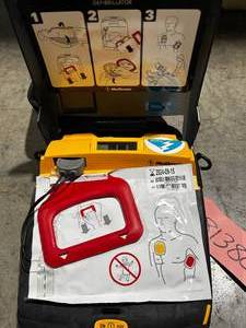 lot 5 image: Lifepak CR Plus (Fully Automatic  Semi-Automatic) Defibrillator