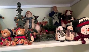 lot 152 image: Level 4 - Assorted Christmas Decorations Lot - Snowmen, Bears, Santa, and More