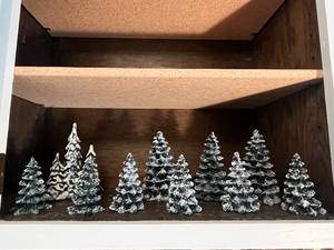 lot 154 image: Level 4 - Lot of Snow-Covered Tree Decorations