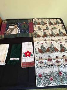 lot 185 image: Level 4 - Assorted Christmas Themed Hand Towels and Table Runners
