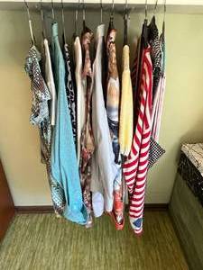 lot 196 image: Level 4 - Lot of Assorted Womens Clothing - Sizes XL to 3X