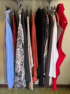 lot 199 image: Level 4 - Lot of Womens Assorted Clothing