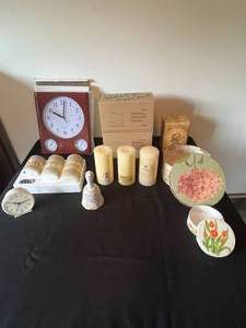 lot 364 image: Level 4 - Assorted Home Decor Items and Candles Lot