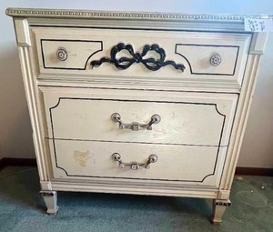 lot 369 image: Level 4 - Vintage Wooden Chest of Drawers with Decorative Handles